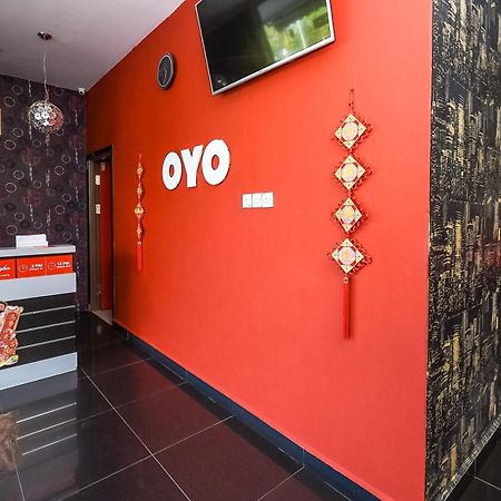 Oyo 89301 Ys Inn Miri Exterior foto